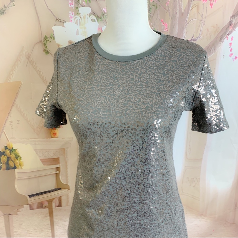 NEW DKNY Women’s Gray Sequin Tee - Picture 2 of 9